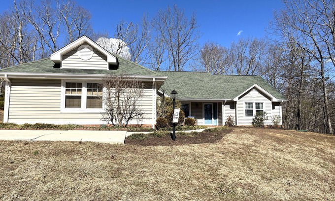 Roanoke House | Star City Gem near Trailheads