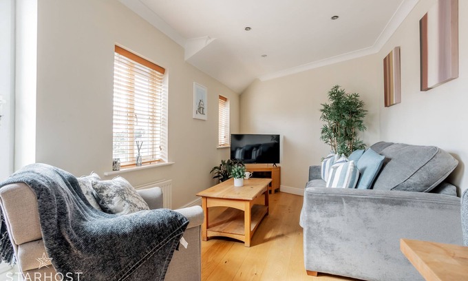 Newbury Apartment | StarHost Residences - Smart 2 bedroom apartment
