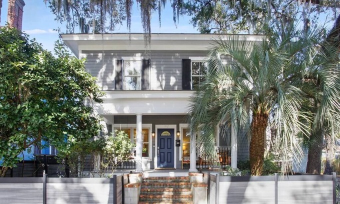 Metropolitan House | Starland Town House, Walk to the Park, Starland Town House