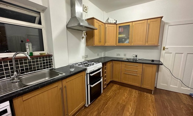 Fenham House | Starlettings 3 Bedroom Spacious House with Rare Garden and Parking