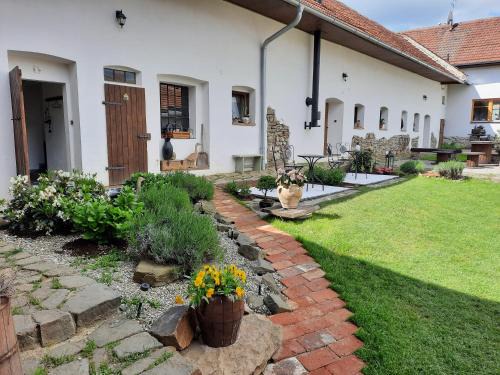 Skalka House | Statek u kapličky