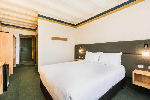 Curtin Hotel | Statesman Hotel