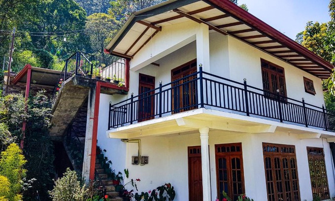 Diyathalawa House | Station hill holiday home