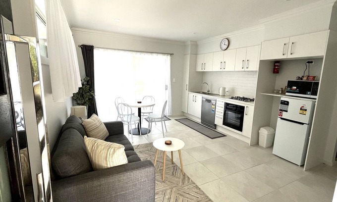 Colo Vale Cottage | Stay and Relax 2 - is a private, new stylish cottage, in the Southern Highlands