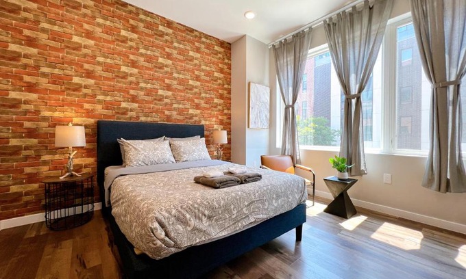 Fairmount Apartment | Stay at Luna on Ridge Ave