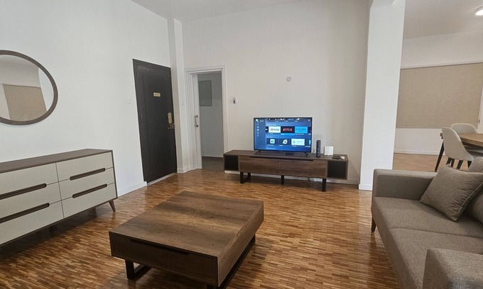 City Centre Apartment | STAY Hydra Comfort Apartment