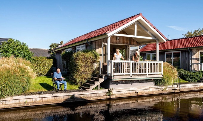 Akkrum House | Stay in our cozy Meine 4 luxury chalet with a private dock and sauna.