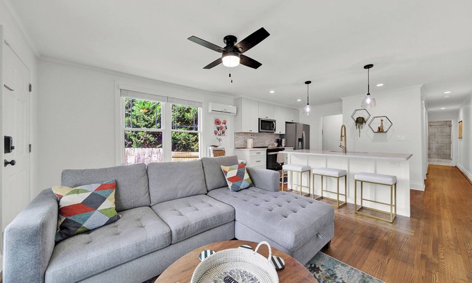 Myers Park Apartment | Stay in the center of it all!