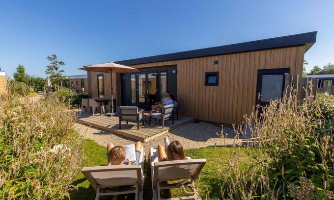Nieuwvliet House | Stay in the modern and spacious Zonneweelde Lodge and be on the beach in no time