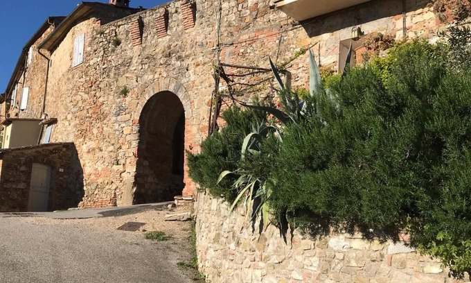 Murlo Apartment | Stay on the walls of Murlo Castle, apartment with breathtaking views