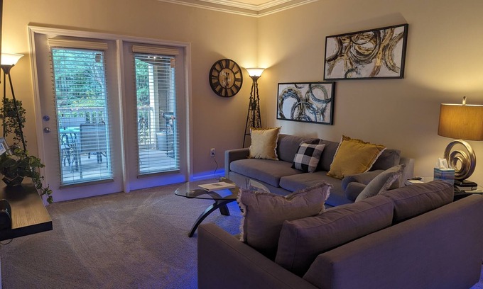 Executive Park Apartment | Stay & Play - Sleeps 7nClose to Everywhere you want to benInstant Booking Readyn