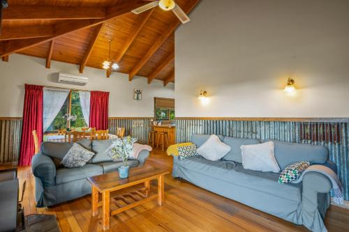 Badger Creek House | StayAU Cottage Sunset 2BR Farm Retreat