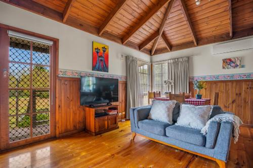 Badger Creek House | StayAU Lakeview Cottage 2BR Cozy Nature Getaway
