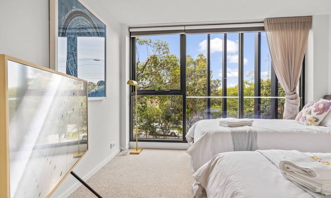 Oakleigh House | StayAU Modern Townhouse