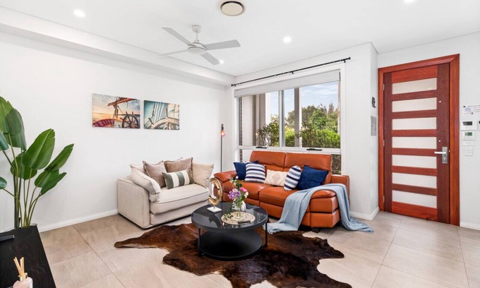 Asquith House | StayAU Spacious Townhouse Asquith near Golf