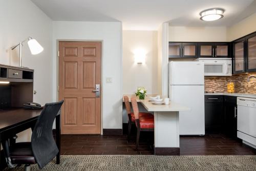 Chantilly Hotel | Staybridge Suites Chantilly Dulles Airport by IHG