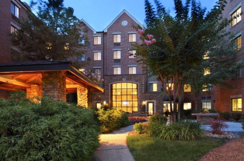 McLean Hotel | Staybridge Suites Tysons - McLean by IHG
