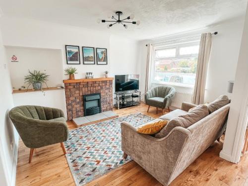 Hillsborough House | StayByNumbers - Spacious three bed house Royal Hillsborough