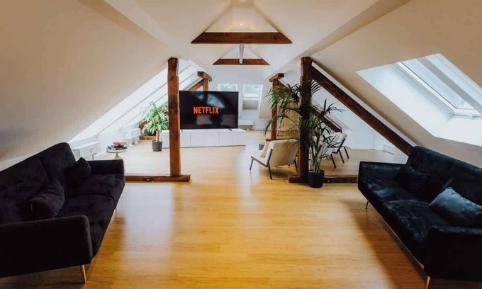 Suedstadt Apartment | Staylight Stylish Penthouse | Maschsee | 1A City Location