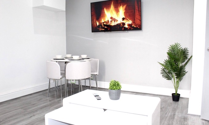 Blackpool Town Center Apartment | Steeden superior Apartment with spa bath