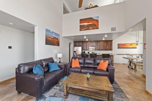 Moab South Valley House | Steel Bender Villa