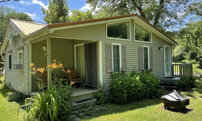 Westfield Cottage | Steffi's Stuga (little lake cottage): Relax and Re-energize near Lake Erie!