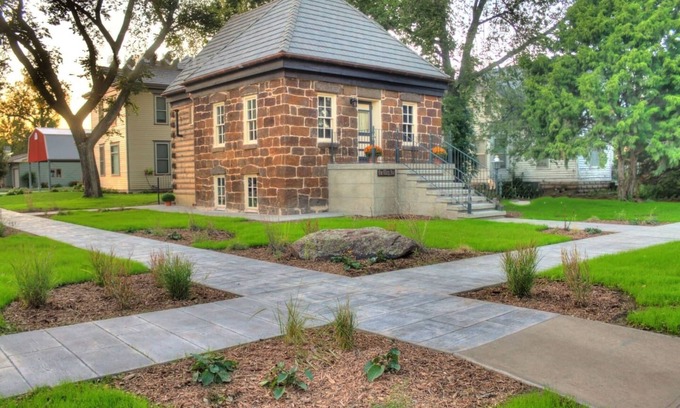 Lindsborg Cottage | Stenhuset: Stunning Historic "1877 Stone House"
