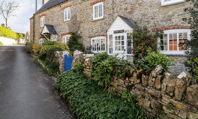 Littlebredy Cottage | STEPPING STONES, pet friendly, with open fire in Langton Herring