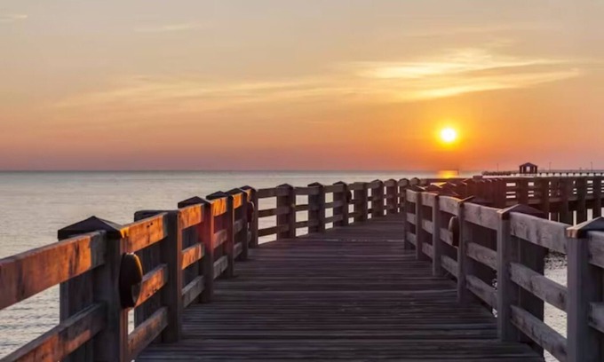 Biloxi Apartment | 💥👣STEPS 2 BEACH🏖️ /SLEEPS 4 & NEARBY CASINOS🎰