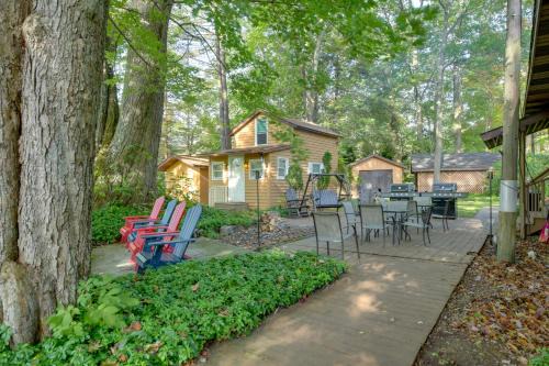 Mayville House | Steps to Chautauqua Lake Cozy Cottage with Patio