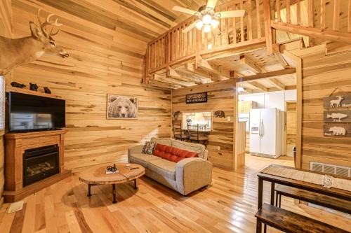 Waverly House | Steps to Kentucky Lake Cozy Cabin with Deck!