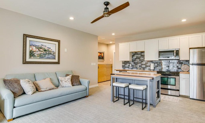 Bowling Green Apartment | Steps to Lake Wylie Cozy Clover Apartment