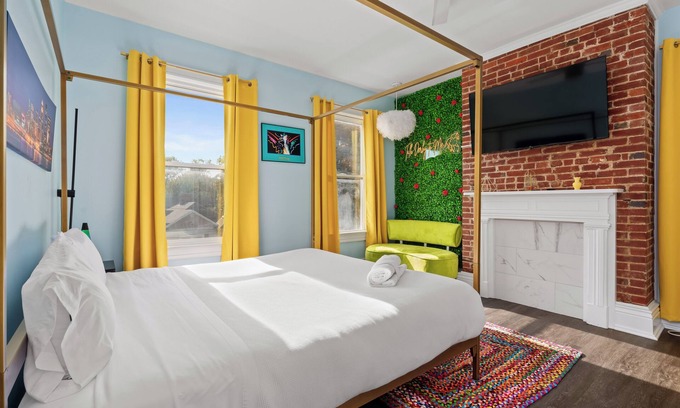 Highlands House | Steps to Restaurants, Nightlife, Shops~PacMan/King Bed~Bardstown Rd/Highlands