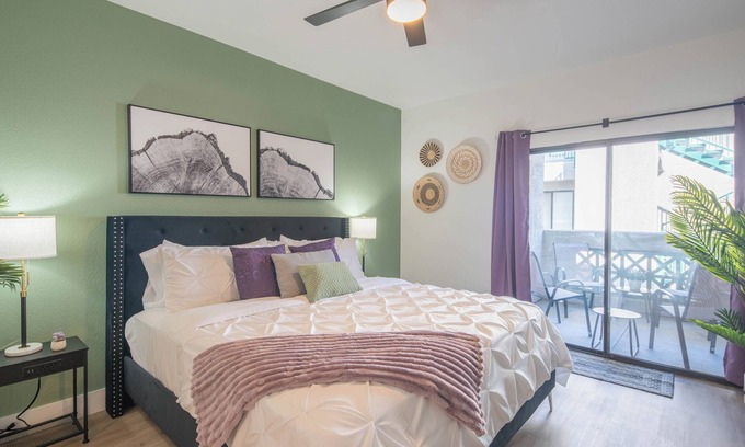 Kierland Condo | Steps to Shops & Dining Pool Access King Bed