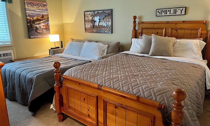 Mount Jackson Condo | Steps to slopes at Bryce Resort! Family-sized condo with balcony and fireplace