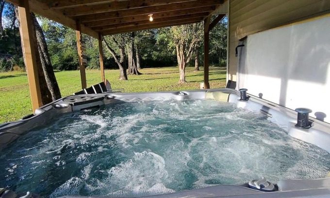 Pine Grove House | Stewart House with Hot Tub and 3 bedroom