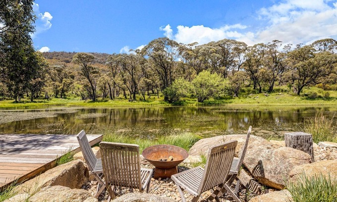 Lake Crackenback Ski Chalet | Stillwater Chalet B - Amazing Lakefront 2BR Chalet l BBQ l Gym l Tennis l Indoor Pool