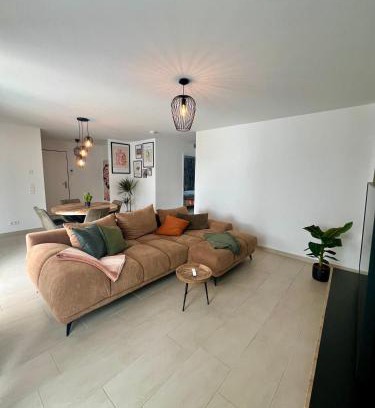 Oos Apartment | Stilvolles, modernes Apartment mit Sonnen-Balkon