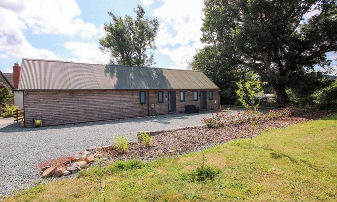 Bromlow Cottage | STIPER VIEW BARN 2, family friendly, with a garden in Gravels Bank
