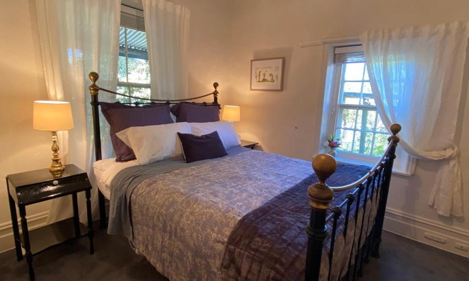 Stirling House | Stirling Cottage