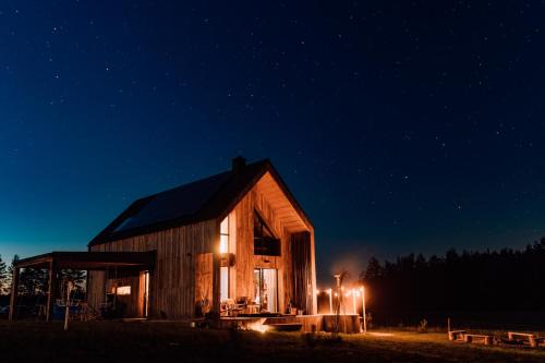 gmina Stezyca House | Stodoła naturalnie - wyjątkowy dom z balią na Kaszubach nad jeziorem