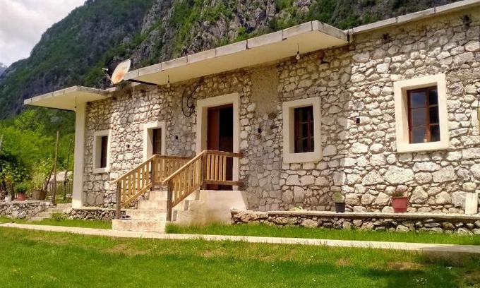 Shale Bed & Breakfast | Stomici Guesthouse