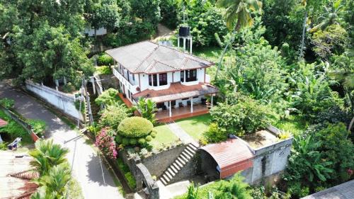 Harispattuwa House | Stone Arch Villa A Timeless Retreat with a Free Kandy Lake Boat Tour