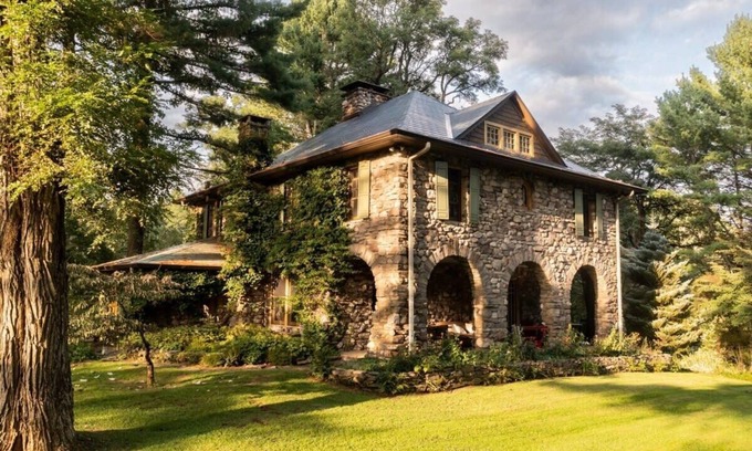 Forestburgh House | Stone Arches - Enchanting Estate w/Pool +Spa-mode