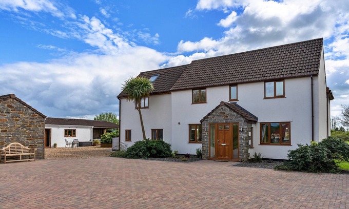 Lympsham House | Stone Bow Farmhouse