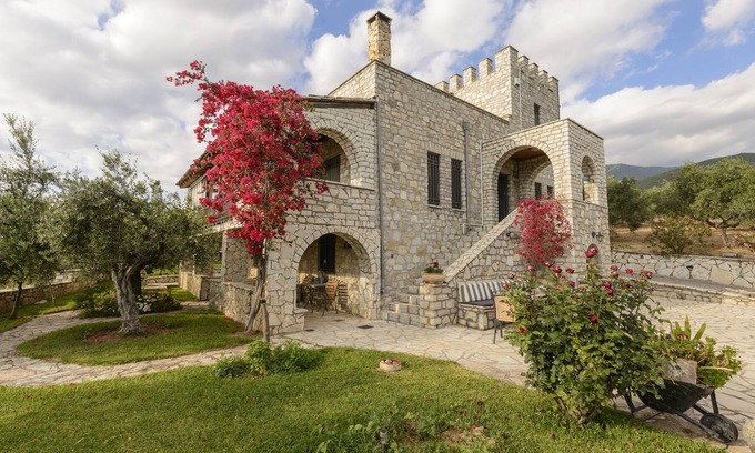 Mikri Mantineia House | Stone Garden Studio - Private Vacation Hideout