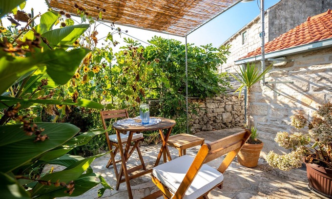Zrnovo House | Stone House Harmony