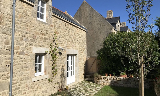 Plouharnel House | Stone house in the heart of an authentic Breton village by the sea