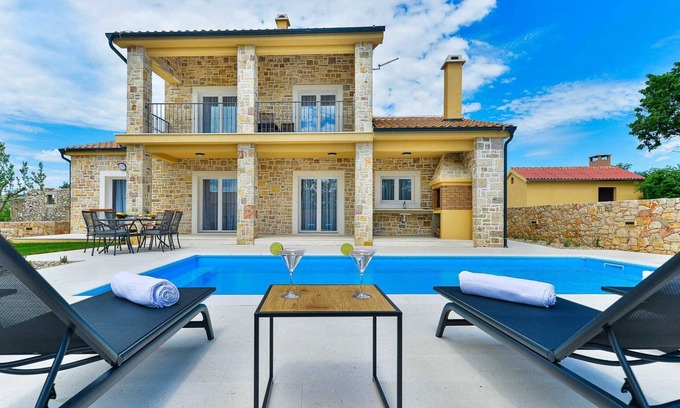 Vinjerac Villa | Stone Villa Banovi with heated pool