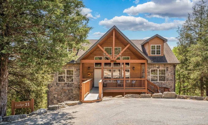 Branson West Cabin | Stonebridge Lodge #21 - 6 Bed-Walk-in with 2 Living Areas! Right by SDC, Private Lake! | 21